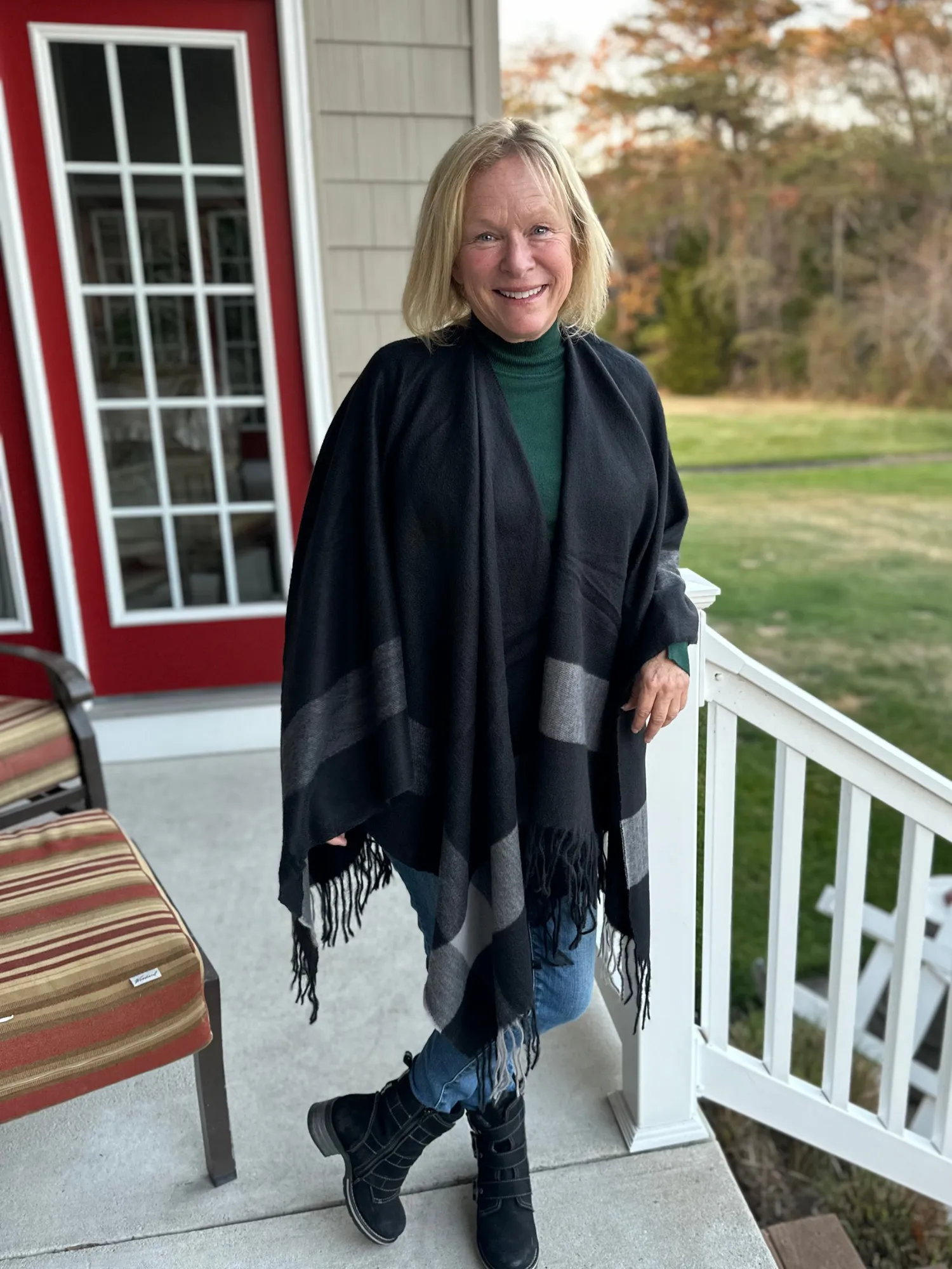 Highland Wrap in Black/Charcoal