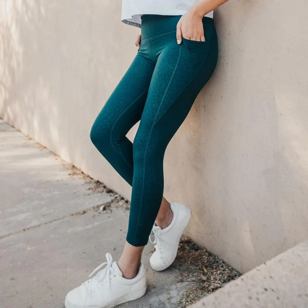Shakti 7/8 Capris - Ponderosa Leopard