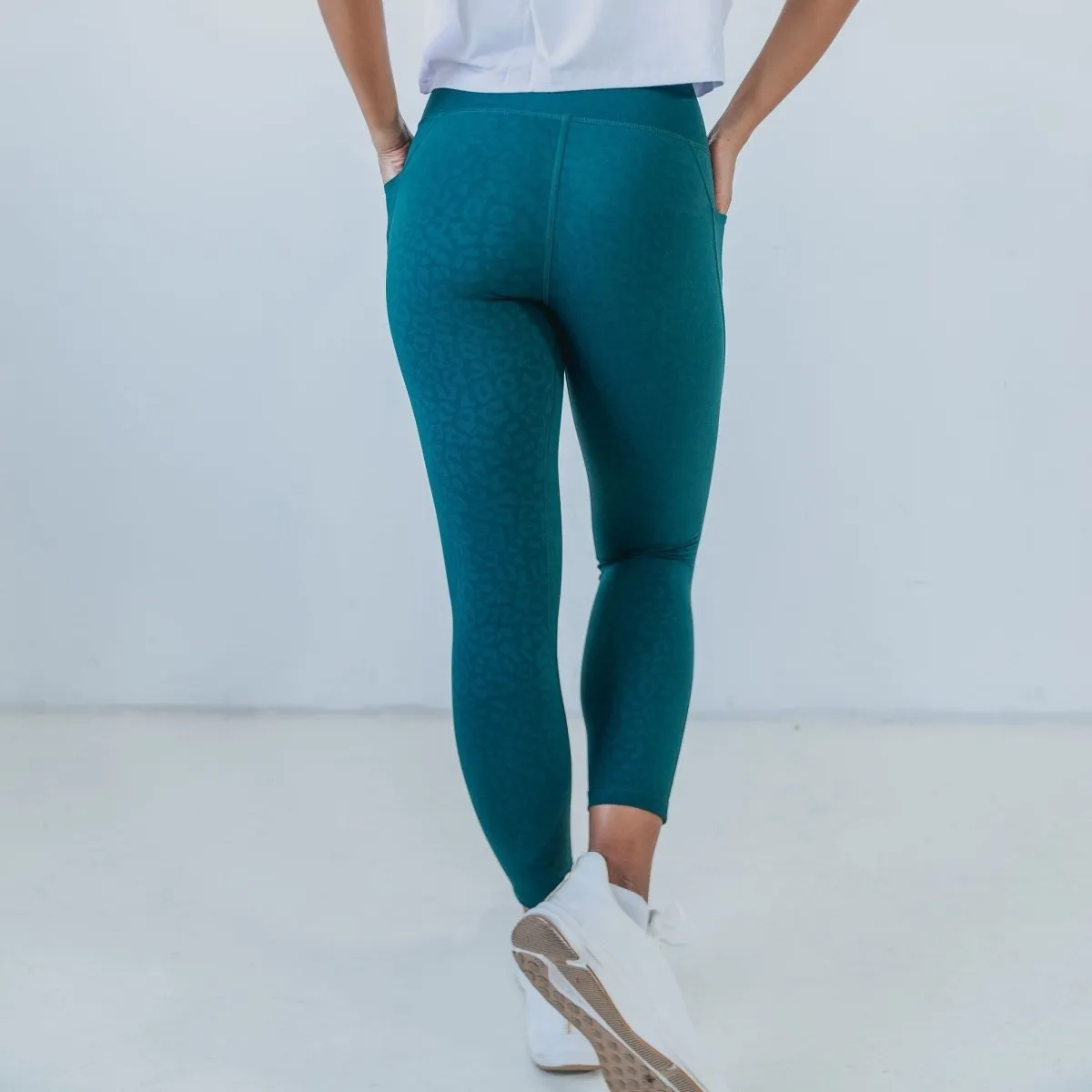 Shakti 7/8 Capris - Ponderosa Leopard