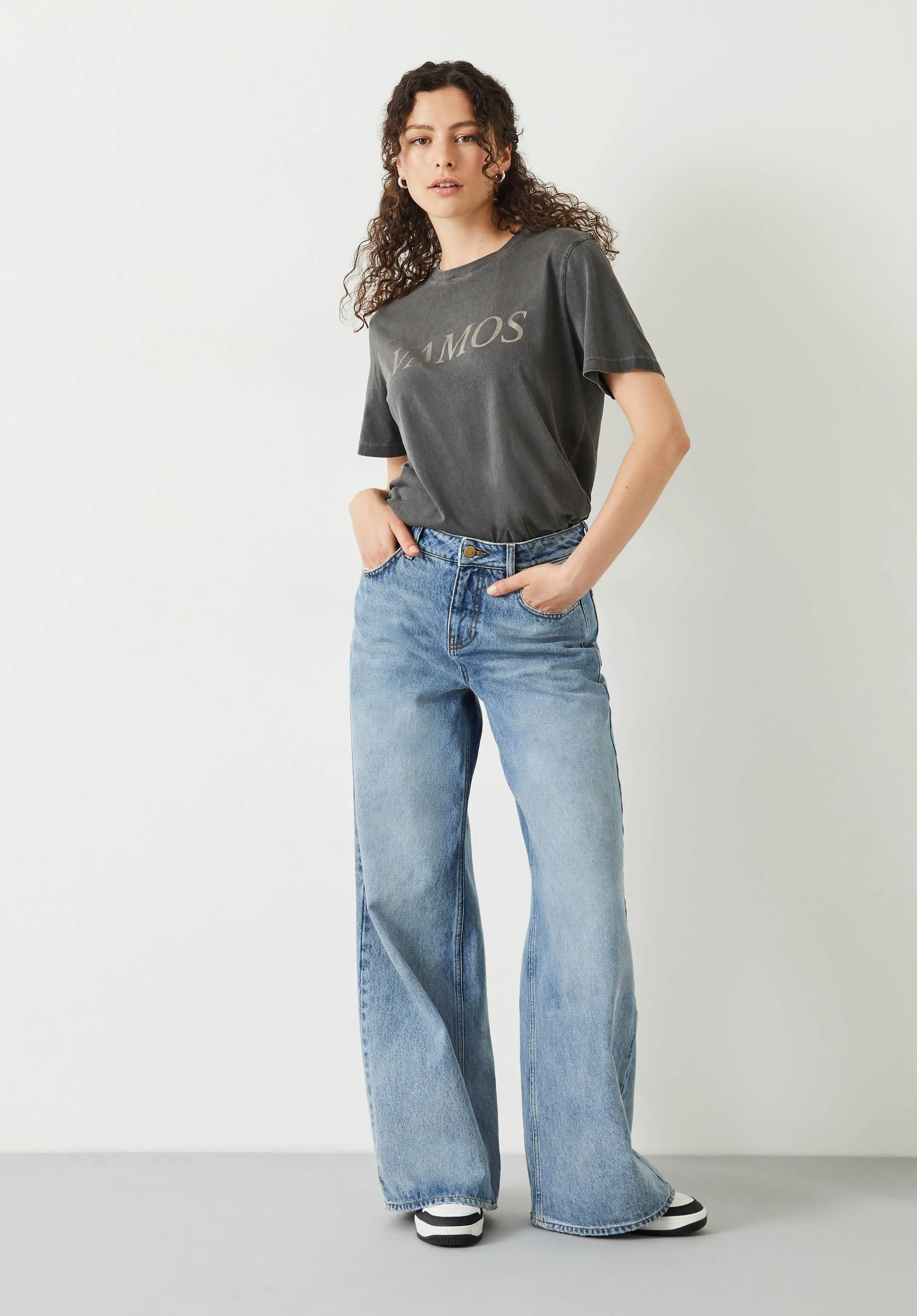 Vamos Crew Neck Graphic Printed T-Shirt